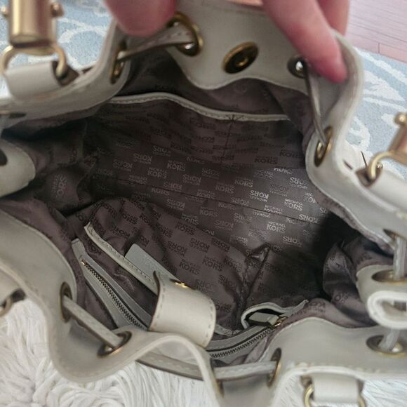 Michael Kors Pebble Leather - Picture 8 of 9